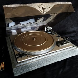 Turntable / Plattenspieler ‚The dancing Gost of the Sea‘ b