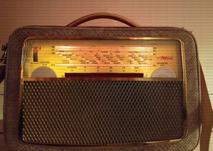 Radiohandtasche Akkord U61 beige-rot beleuchtung