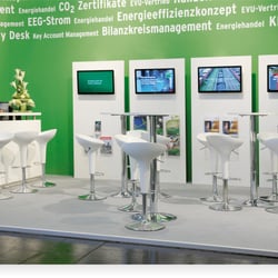 Infosäulen mit Kurzvideos der einzelnen Gesellschaften.