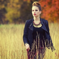Alexandra Maxi Dudzinski in „Autumn Leaves“