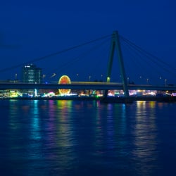 Severinsbrücke am Abend