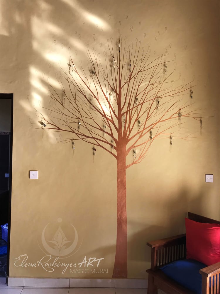Wandbemalung im Innenbereich, Wohnzimmer | Acryl auf Mauer & Anfertigung und Aufhängung kleiner Spiegel