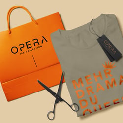 Von der Shopping Bag über T-Shirts und Teebecher ist nichts vor uns sicher.