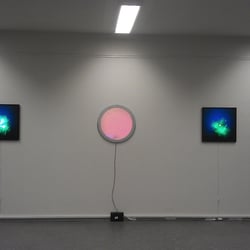 Objekte „Photonic Nebulae“ und „Fenster zur 5. Dimension“