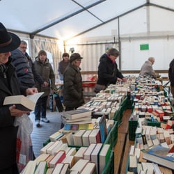 Bücherverkauf für einen guten Zweck
