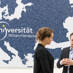 Universität