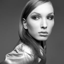 Fashion: Martta Jansson / Model: Sophie L. – IZIAO