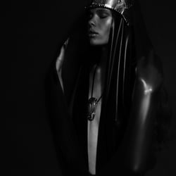 PHOTOGRAPHY: Roman Walczyna  JEWELLERY DESIGN: Michael Uhlig  STYLING & DESIGN: Beata Isabella Nitzke  MODEL: Pia Germann