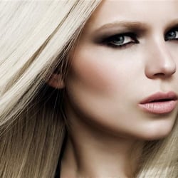 Make Up: Anna Tsoulcha Model: Laura M (East West Models) Fotograf: Krystina Woldanowski