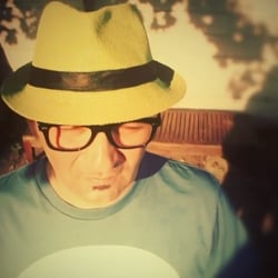 Gabriel le Mar mit seinem echten Green Hat. Überblendung in Filmfootage komplett