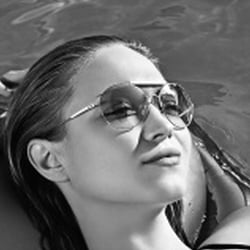 PIQUEE  Silhouette-SWIMMINGPOOL SUN