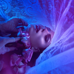 bloodflows  Photographer: Hart Worx / Hartmut Nörenberg  Hair & Make-Up: Lisa Bo  Grooming / Styling: von mir / Musitowski 