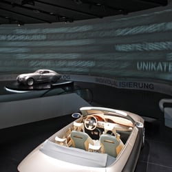 BMW Museum Rundbau; Visuelle Sinfonie mit Fahrzeugstudien; Architekt: Karl Schwanzer