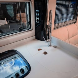Detailaufnahme des Interieurs eines Concorde-Wohnmobils. Beispiel für Aufnahmen von Fahrzeugen und hochwertigen Lifestyle-Produ