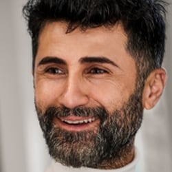 Friseurmeister bei der Arbeit