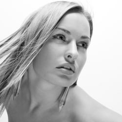 Fashion: Anja J. Mittelstaedt / Model: Anne Julia Hagen