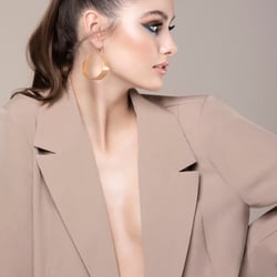 Model: Dana Remphorst Fotograf: Yannick Holzhauses  Kunde: Freie Strecke Shootingort: Düsseldorf Datum: März 2020 Styling, Hair