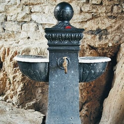DER BRUNNEN – Johannes Ziegler Analog Fotografie