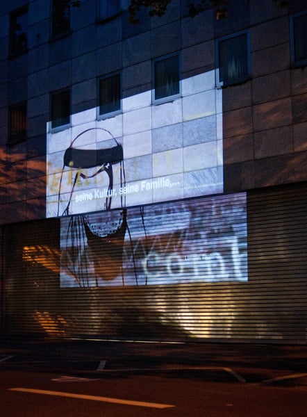 urban02, Projektion auf Häuserfassaden in Zusammenarbeit mit dem Designinstitut