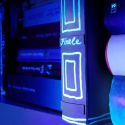 Die finale Phase wurden von einem tintenblauen Licht begleitet