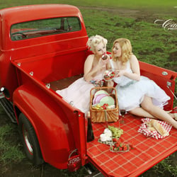 Girls & legendary US-Cars