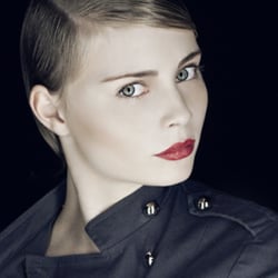 Make Up Artist
