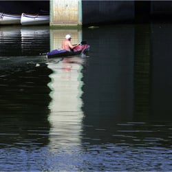 Flußaufwärts paddelnd. Der Neckar…
