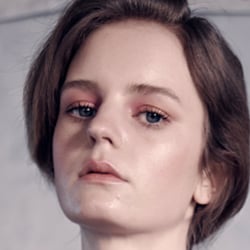 hotography and Reouch: Tavinho Costa Make-up Artistin: Marleen Riemen Styling und Produktion: Carina Musitowski