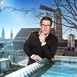 Francis Fulton Smith bei Mila Pairan für Magazin „Kir München“ 2015