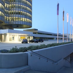BMW Hochhaus; Auffahrt Petuelring