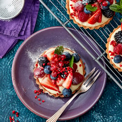 SWEET – Sommerbeeren-Tartelettes mit Vanille