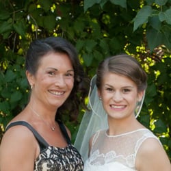 Styling von Braut und Mutter