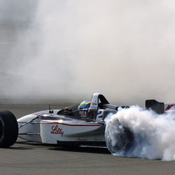 Die Freude des Siegers – Sebastian Bourdais zelebriert nach dem German 500 im Jahr 2003 seinen Sieg