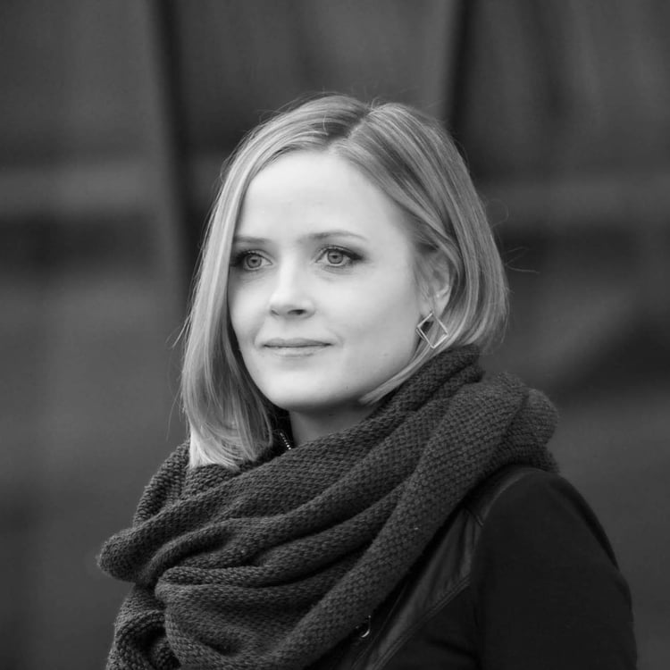Sina Holder