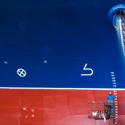 Arbeit im Trockendock | Ahrenkiel