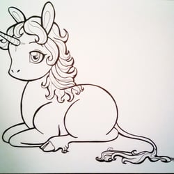 Baby Einhorn liegend