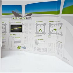 Informationsfolder zu einer Verkaufspräsentation in einem Flugzeug – E-MEDIA