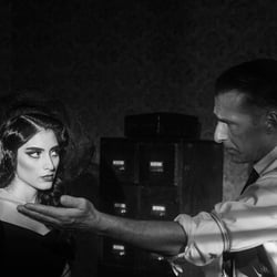 Film noir – Storytelling, „Never Trust A Beautiful Woman“