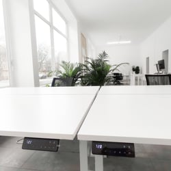 P3A coworking main room – desk