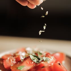 OREGANO – OLIVE OIL – TOMATOS – food photography / Johannes Ziegler