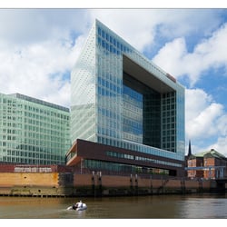 Das Spiegelhaus uns das Ericus-Forum in der Hafencity