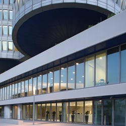 BMW Hochhaus; Eingang Dostlerstraße