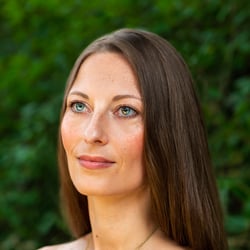 Headshot// Lena