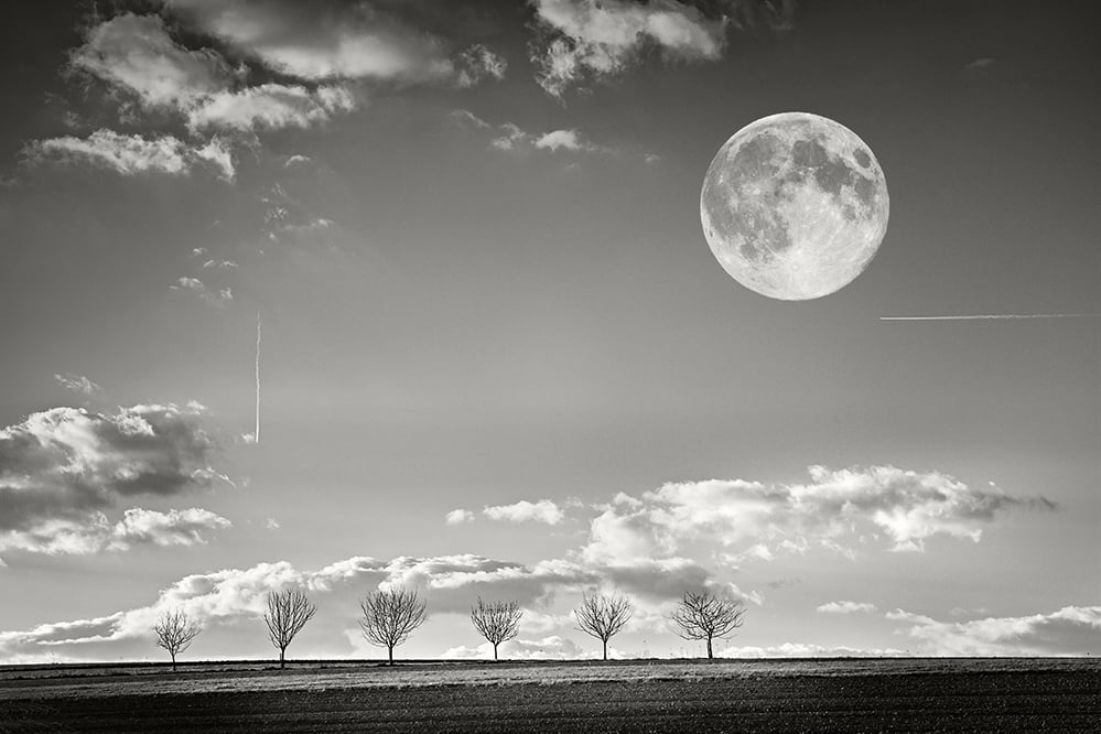 Landschaft mit Mond