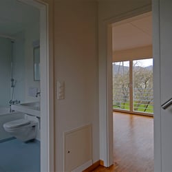 Vorplatz, Bad und Zimmer