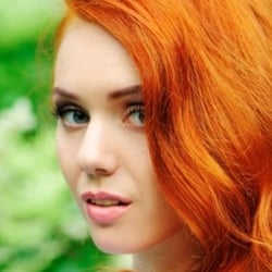 Redhead in grün