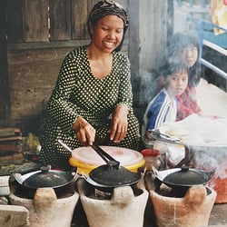 Vietnam FrauKocht Bild008 Neg.Nr.N8