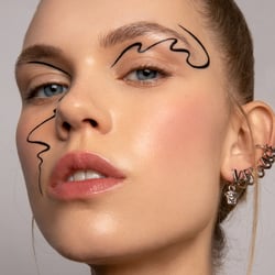 Foto: Marina Schneider-Moog (DIVINE Artist Agency), Make-up/ Hair: Isabella Kirchner (DIVINE Artist Agency), Model: Miriam Repa