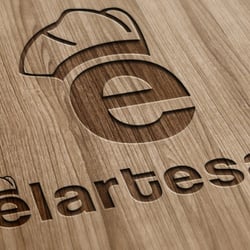 Ideación de nombre comercial, diseño de logotipo y merchandising comercial de HELARTESANO, heladerías artesanas.