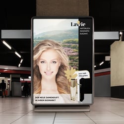 LAWIE Plakat Her MAINYOULA.DESIGN